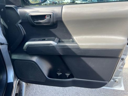 Used 2019 Toyota Tacoma SR5 AWD/4WD image 17