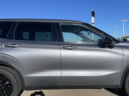 Used 2023 Mitsubishi Outlander SE Black Edition image 36