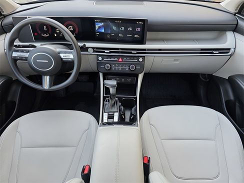 Certified 2025 Hyundai Tucson SE image 22