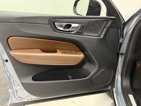 Certified 2023 Volvo XC60 B5 Ultimate w/ Protection Package Premier image 11