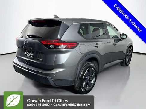 Used 2024 Nissan Rogue SV image 15