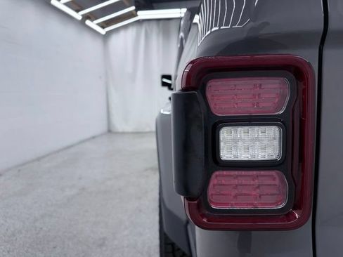 Used 2022 Jeep Gladiator Overland w/ LED Lighting Group AWD/4WD image 10