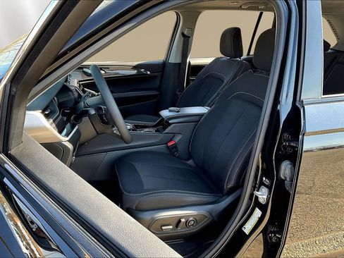 Used 2023 Jeep Grand Cherokee Laredo w/ Trailer Tow Prep Group (B) image 21