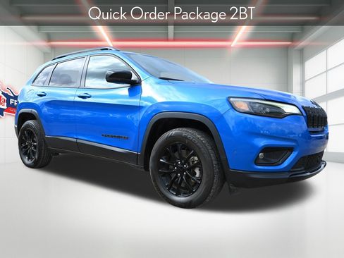 Used 2023 Jeep Cherokee Altitude Lux image 4