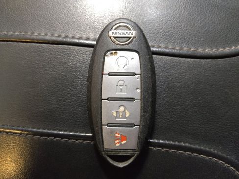 Used 2017 Nissan Rogue SV FWD image 31