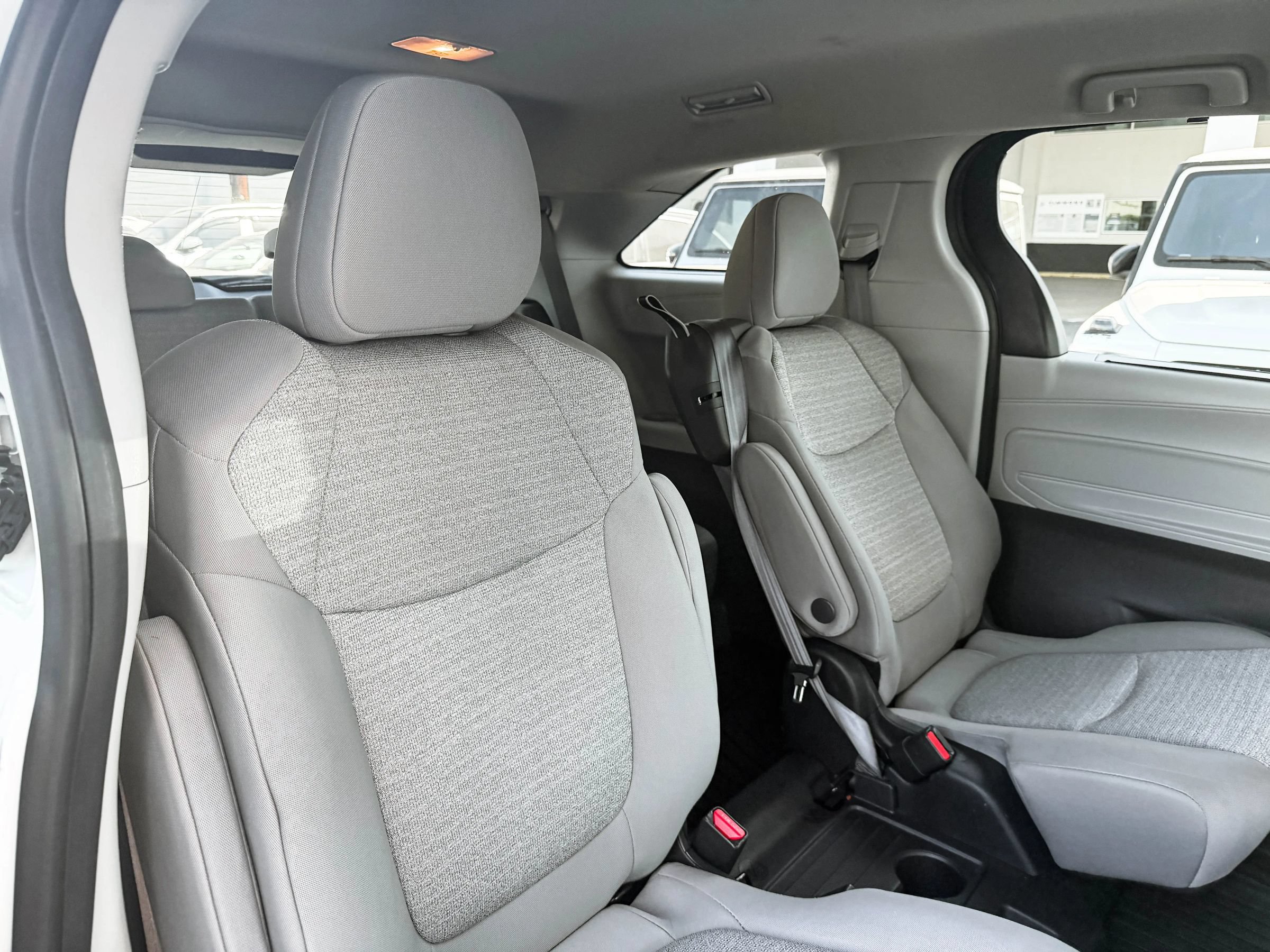 Used 2023 Toyota Sienna LE FWD image 29