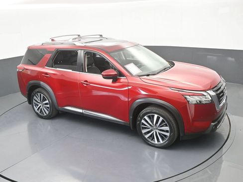 Used 2022 Nissan Pathfinder Platinum w/ Cargo Package FWD image 66