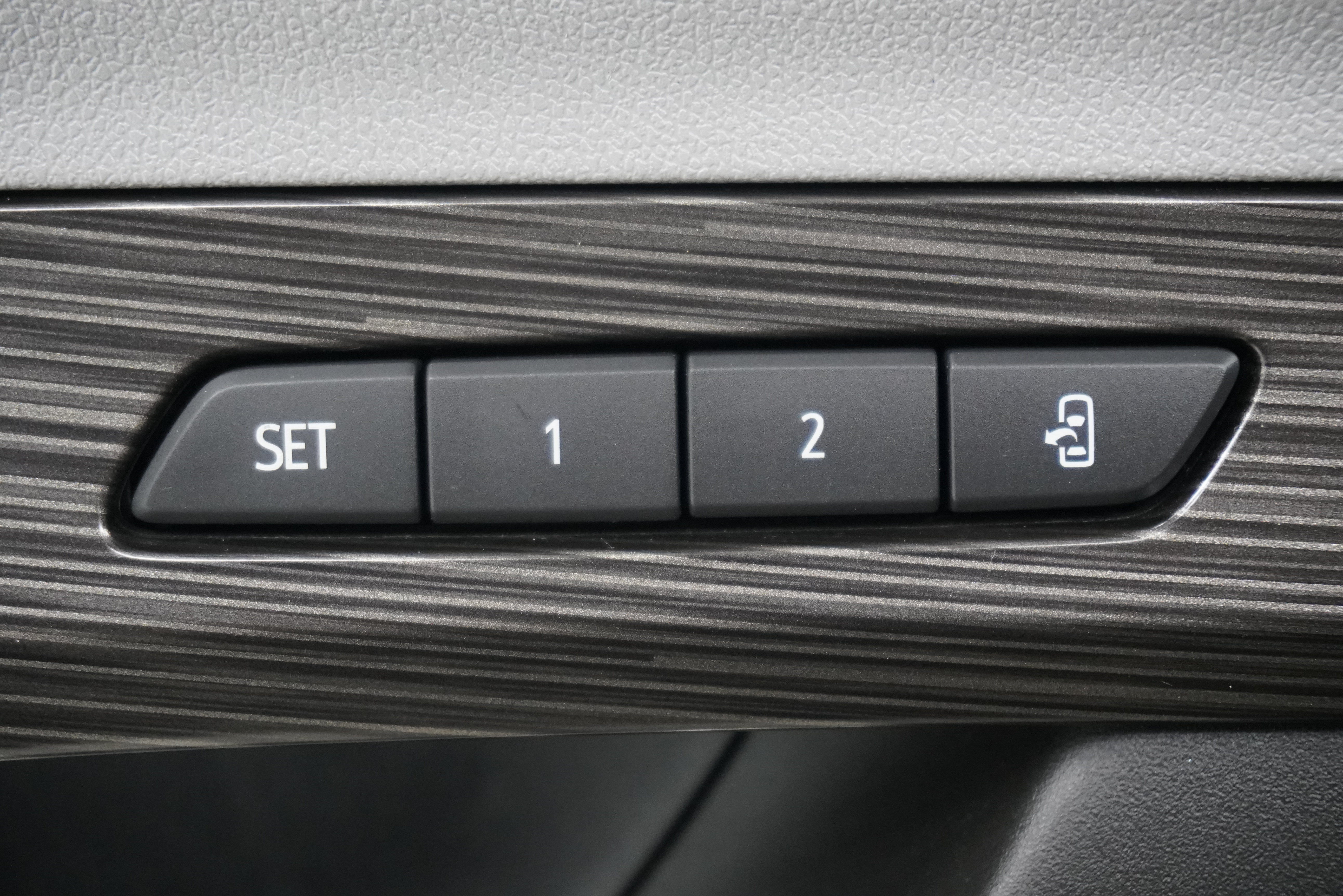 Used 2023 GMC Terrain SLT w/ Infotainment Package II AWD/4WD image 16