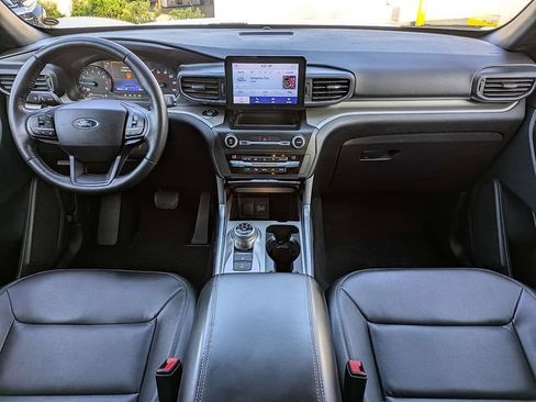 Used 2020 Ford Explorer XLT w/ Equipment Group 202A RWD image 17