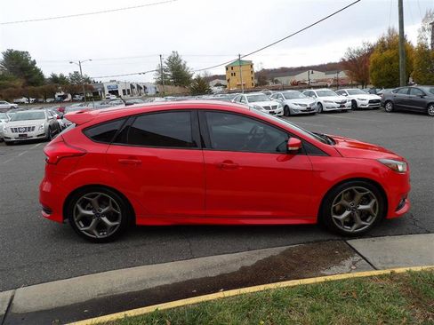Used 2017 Ford Focus ST image 8