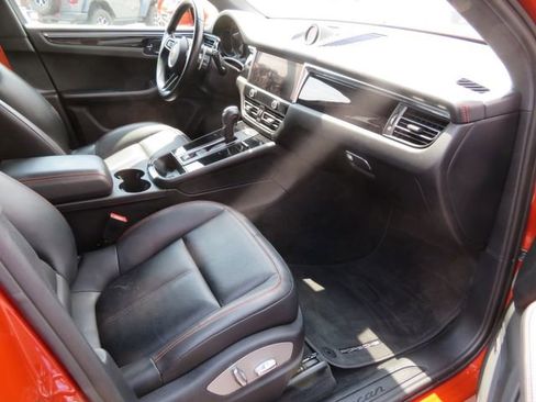Used 2022 Porsche Macan image 13