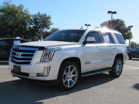 Used 2015 Cadillac Escalade Luxury image 3