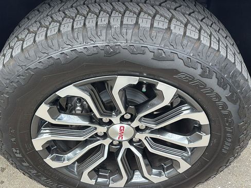 Certified 2025 GMC Canyon Denali image 10