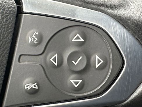 Used 2020 Chevrolet Traverse LT image 20