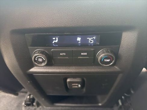 Used 2023 Chevrolet Traverse LT image 21