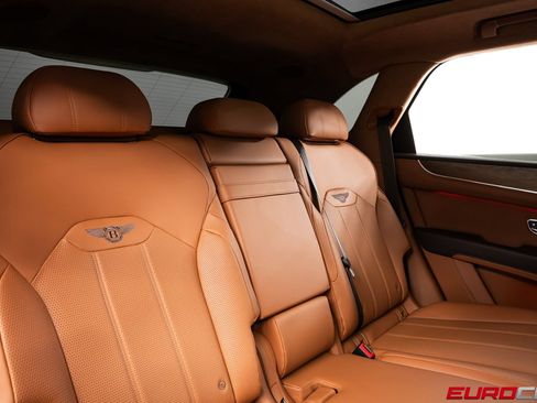 Used 2024 Bentley Bentayga AWD/4WD image 37