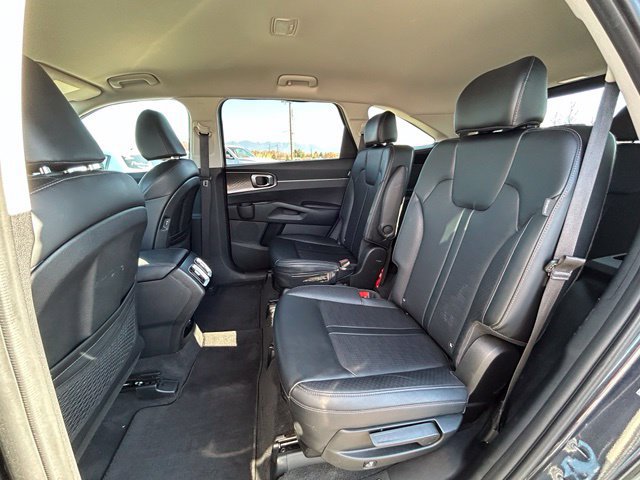 Used 2025 Kia Sorento EX AWD/4WD image 36