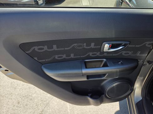 Used 2012 Kia Soul + w/ Audio Pkg FWD image 10