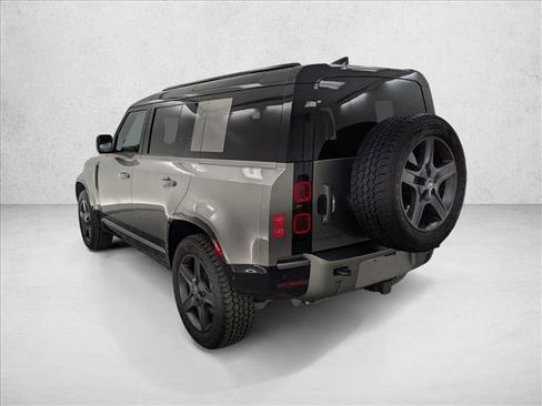 Used 2025 Land Rover Defender 110 X-Dynamic SE image 5