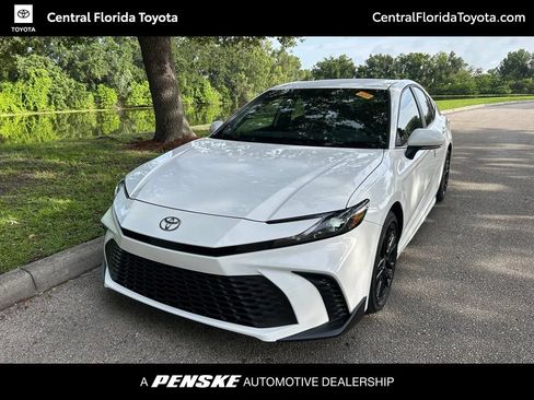 Certified 2025 Toyota Camry SE FWD image 1