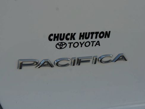 Used 2024 Chrysler Pacifica Touring-L FWD image 18