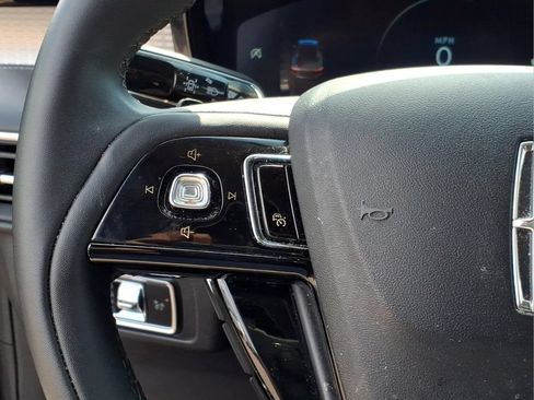 Used 2023 Lincoln Corsair AWD image 6