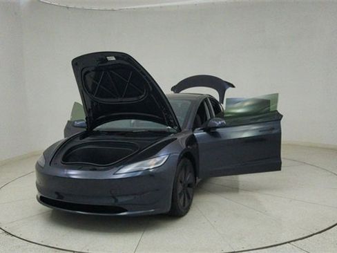 Used 2025 Tesla Model 3 Long Range image 71
