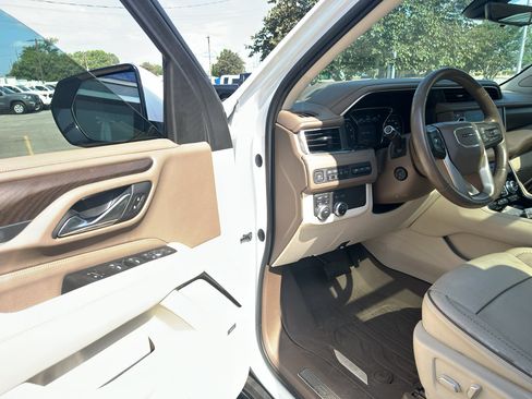 Used 2021 GMC Yukon XL Denali w/ Denali Premium Package AWD/4WD image 21
