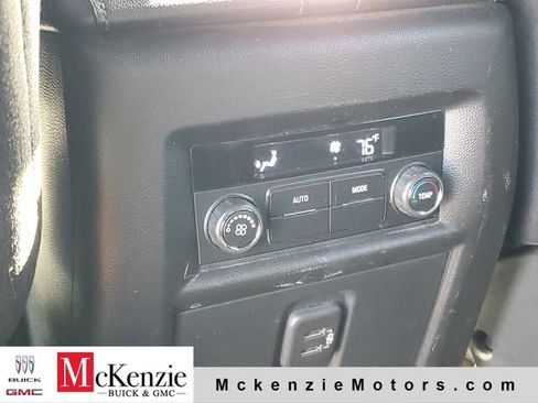 Used 2022 Chevrolet Traverse LT FWD image 26
