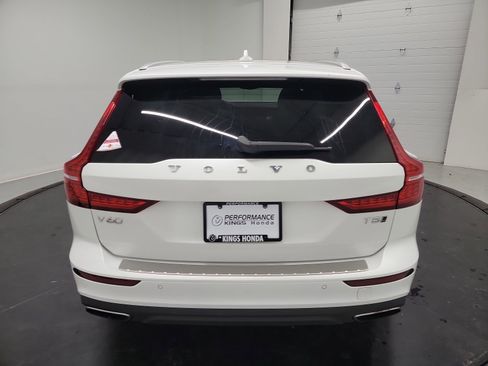 Used 2021 Volvo V60 T5 Cross Country AWD/4WD image 6