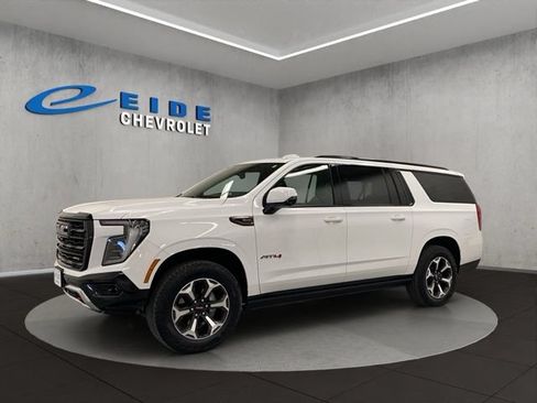 Used 2025 GMC Yukon XL AT4 Ultimate AWD/4WD image 8