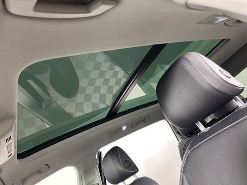 Used 2023 Volkswagen Tiguan SE image 30