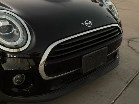 Used 2021 MINI Cooper 2-Door Hardtop w/ Signature Upholstery Package image 11