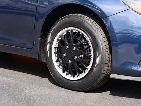 Used 2016 Toyota Camry LE image 6