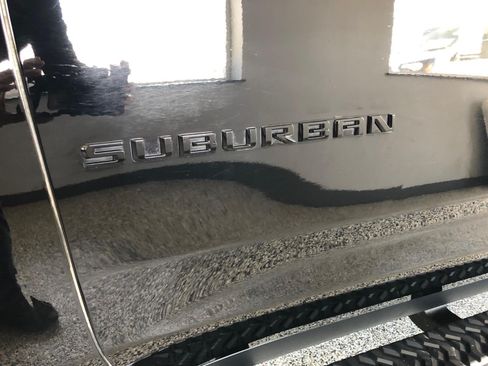 Used 2023 Chevrolet Suburban Z71 w/ Luxury Package AWD/4WD image 8