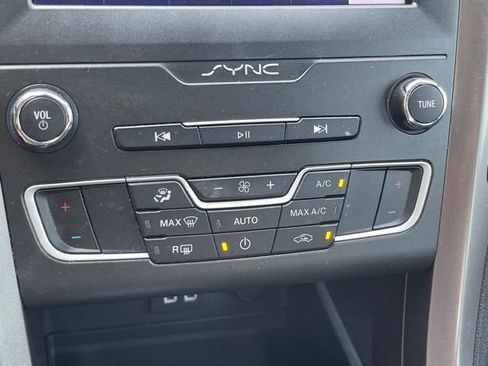 Used 2020 Ford Fusion SE FWD image 43