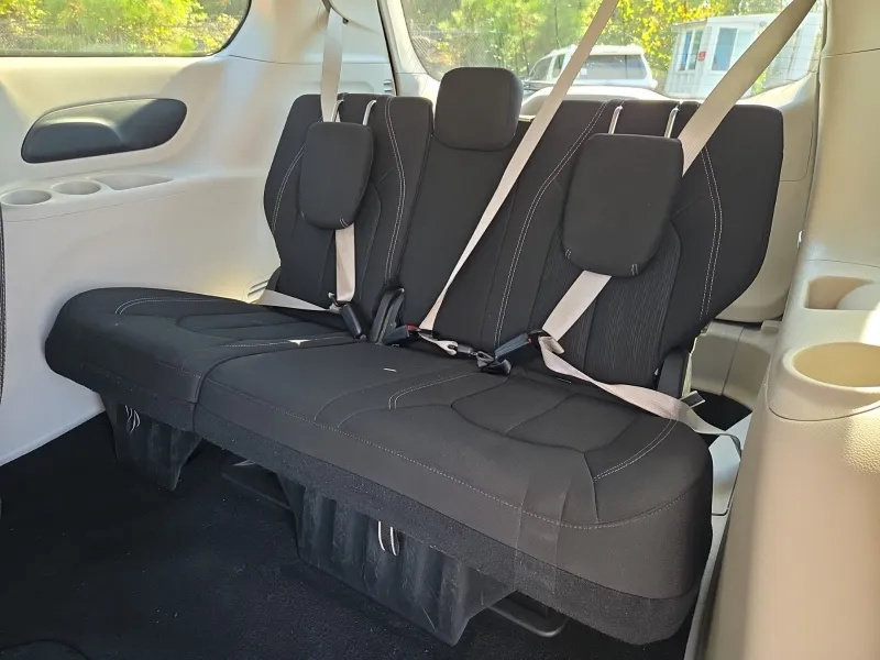 Used 2024 Chrysler Voyager LX FWD image 15