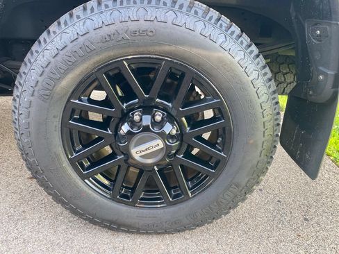 Used 2022 Ford F250 Lariat w/ Black Appearance Package AWD/4WD image 13