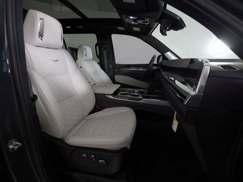 Used 2025 Cadillac Escalade V w/ LPO, ONYX Package image 12