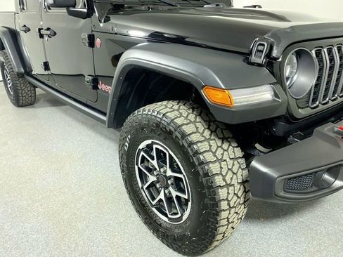 Used 2025 Jeep Gladiator Rubicon w/ Convenience Group image 27