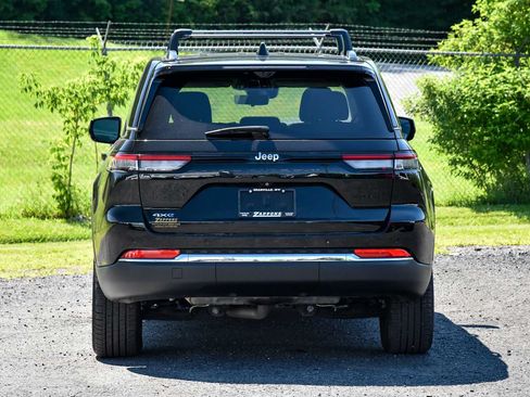 Used 2022 Jeep Grand Cherokee Limited 4xe w/ Luxury Tech Group II AWD/4WD image 4