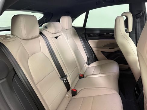 Certified 2025 Porsche Macan Electric RWD image 15