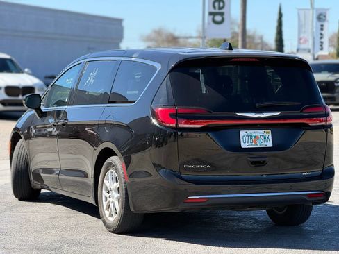 Certified 2024 Chrysler Pacifica Touring-L image 2