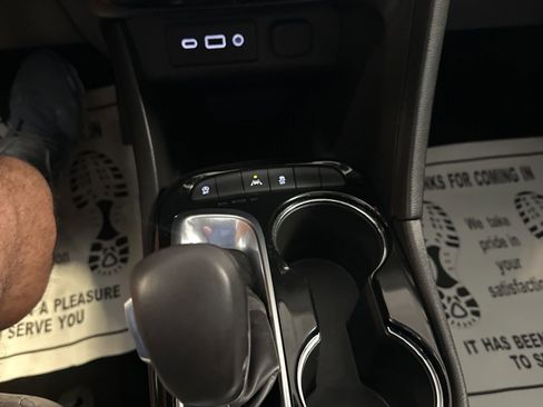 Used 2021 Buick Encore GX Preferred image 32