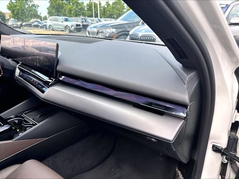 Used 2024 BMW i5 eDrive40i w/ M Sport Package RWD image 26