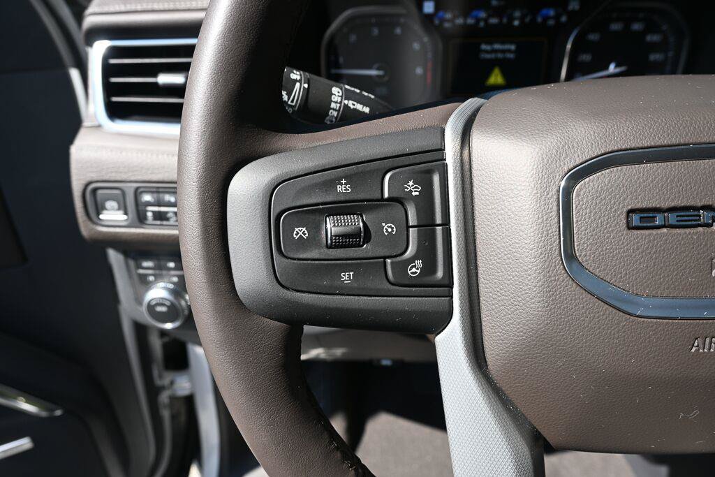 Used 2021 GMC Yukon Denali AWD/4WD image 9