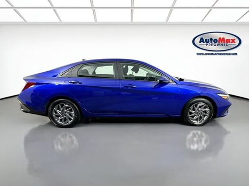 Used 2024 Hyundai Elantra SEL FWD image 9