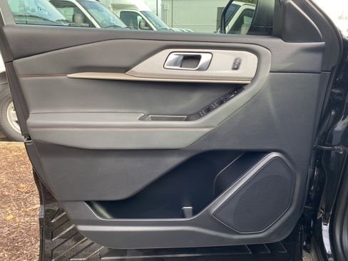 Used 2025 Ford Explorer Active image 15