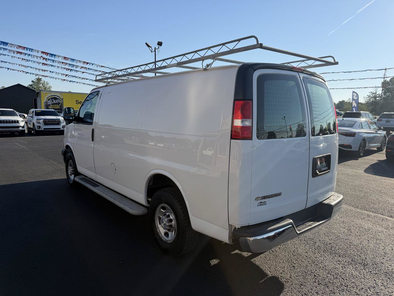 Used 2021 Chevrolet Express 2500 w/ Driver Convenience Package RWD image 10