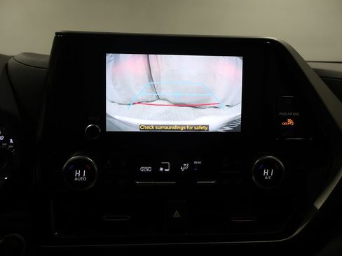 Used 2024 Toyota Highlander LE image 26